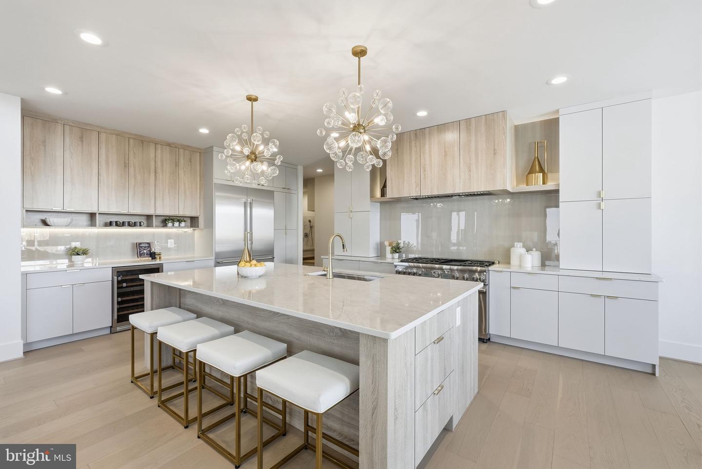 6816 DEAN DR, MCLEAN, Virginia 22101, 7 Bedrooms Bedrooms, ,6 BathroomsBathrooms,Residential,For sale,6816 DEAN DR,VAFX2288074 MLS # VAFX2288074