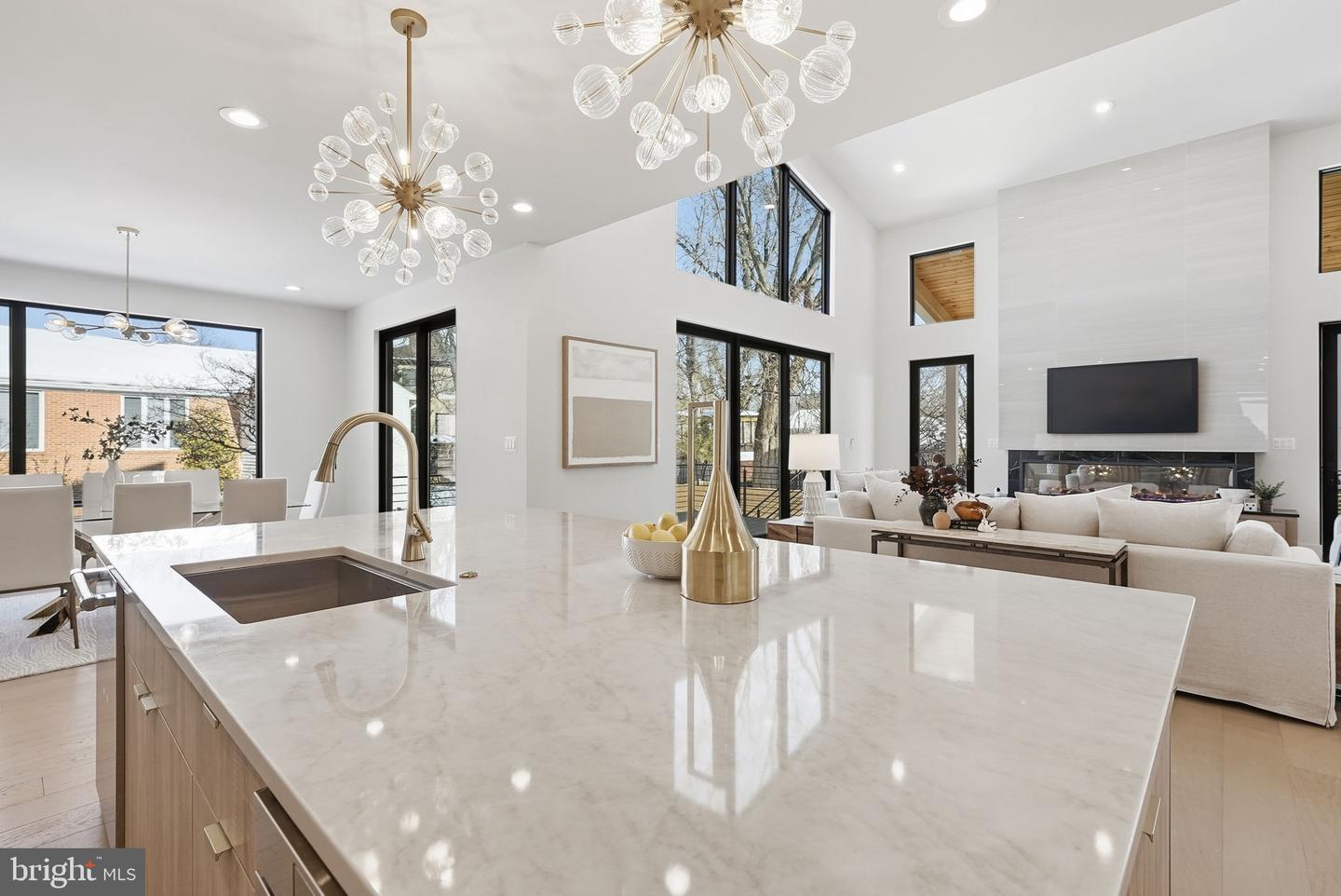 6816 DEAN DR, MCLEAN, Virginia 22101, 7 Bedrooms Bedrooms, ,6 BathroomsBathrooms,Residential,For sale,6816 DEAN DR,VAFX2288074 MLS # VAFX2288074