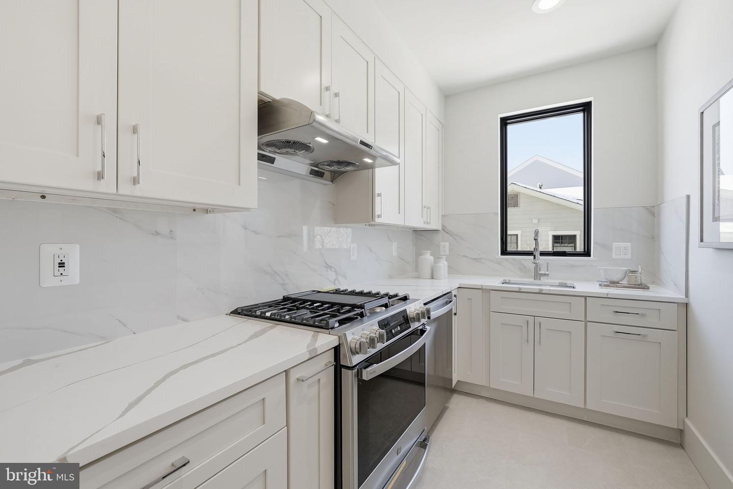 6816 DEAN DR, MCLEAN, Virginia 22101, 7 Bedrooms Bedrooms, ,6 BathroomsBathrooms,Residential,For sale,6816 DEAN DR,VAFX2288074 MLS # VAFX2288074