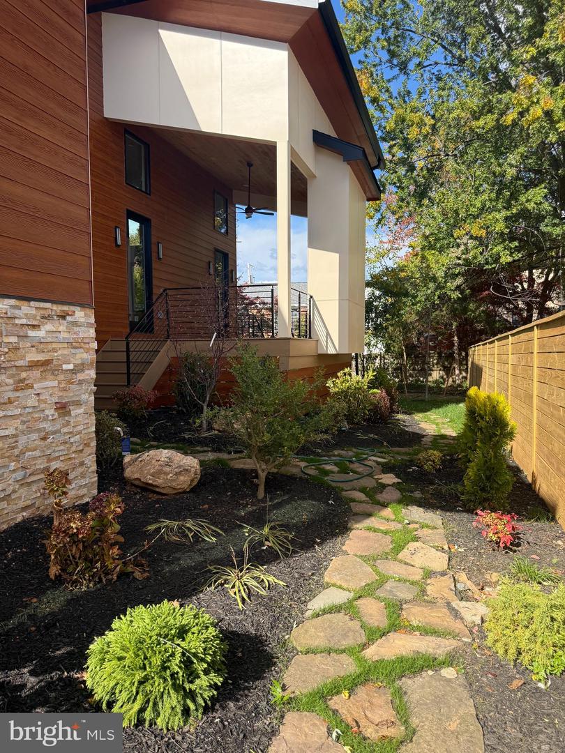 6816 DEAN DR, MCLEAN, Virginia 22101, 7 Bedrooms Bedrooms, ,6 BathroomsBathrooms,Residential,For sale,6816 DEAN DR,VAFX2288074 MLS # VAFX2288074