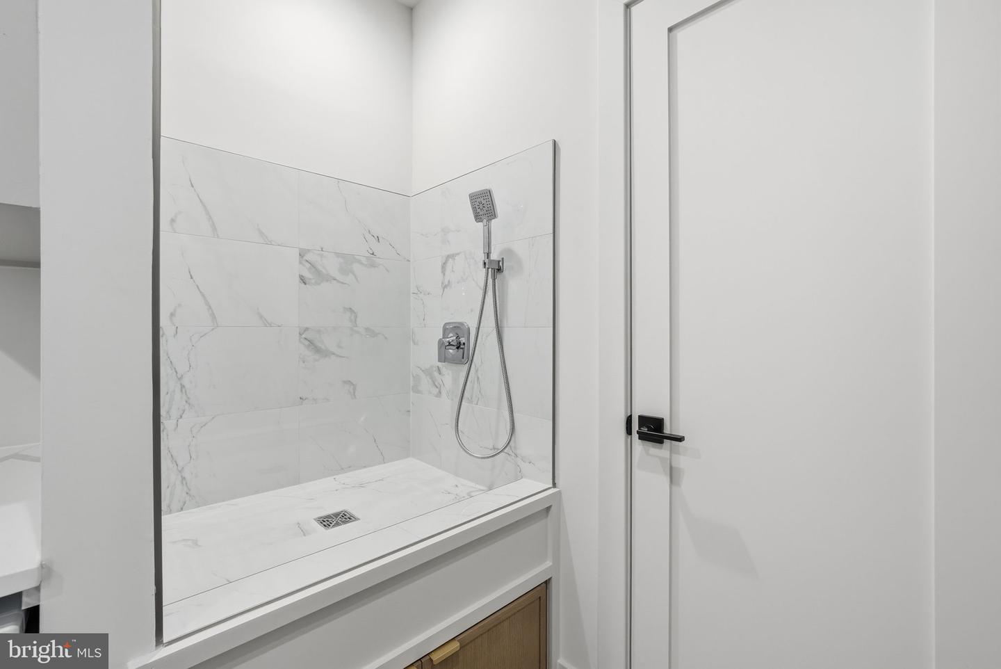 6816 DEAN DR, MCLEAN, Virginia 22101, 7 Bedrooms Bedrooms, ,6 BathroomsBathrooms,Residential,For sale,6816 DEAN DR,VAFX2288074 MLS # VAFX2288074