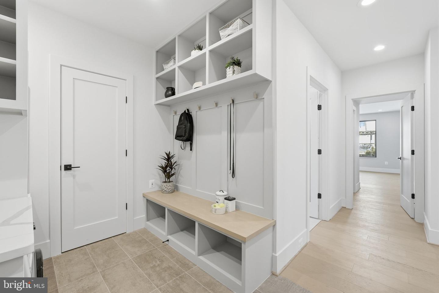 6816 DEAN DR, MCLEAN, Virginia 22101, 7 Bedrooms Bedrooms, ,6 BathroomsBathrooms,Residential,For sale,6816 DEAN DR,VAFX2288074 MLS # VAFX2288074