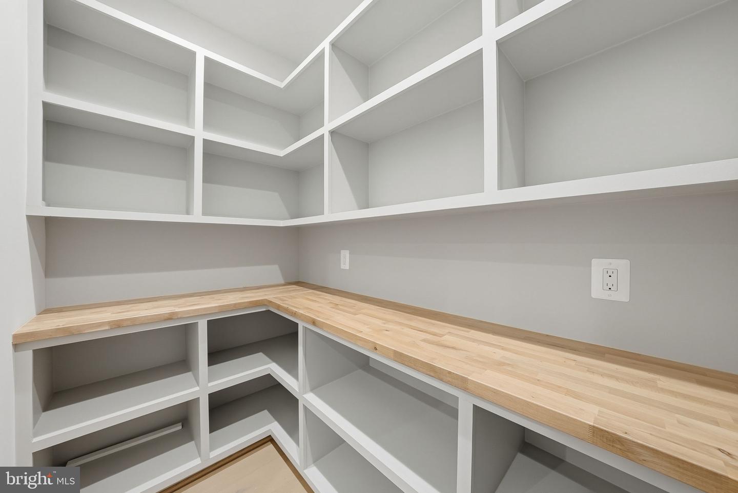 6816 DEAN DR, MCLEAN, Virginia 22101, 7 Bedrooms Bedrooms, ,6 BathroomsBathrooms,Residential,For sale,6816 DEAN DR,VAFX2288074 MLS # VAFX2288074