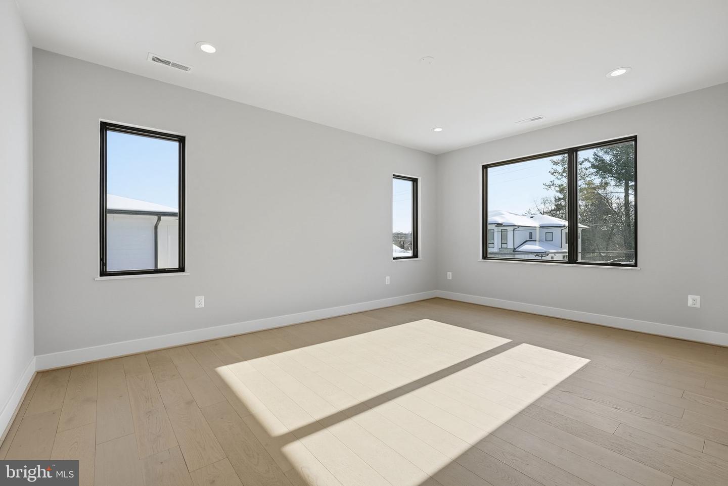 6816 DEAN DR, MCLEAN, Virginia 22101, 7 Bedrooms Bedrooms, ,6 BathroomsBathrooms,Residential,For sale,6816 DEAN DR,VAFX2288074 MLS # VAFX2288074