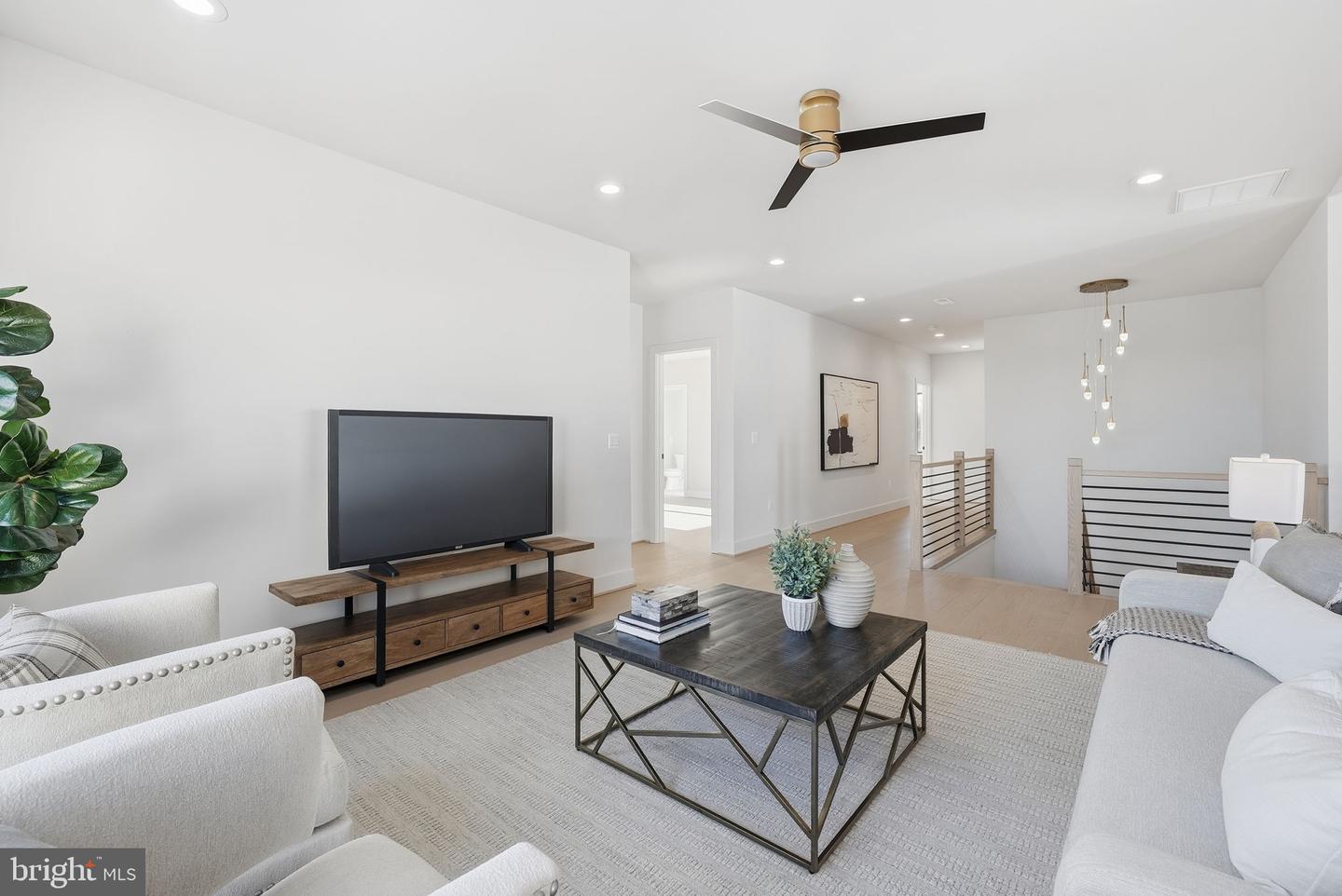 6816 DEAN DR, MCLEAN, Virginia 22101, 7 Bedrooms Bedrooms, ,6 BathroomsBathrooms,Residential,For sale,6816 DEAN DR,VAFX2288074 MLS # VAFX2288074