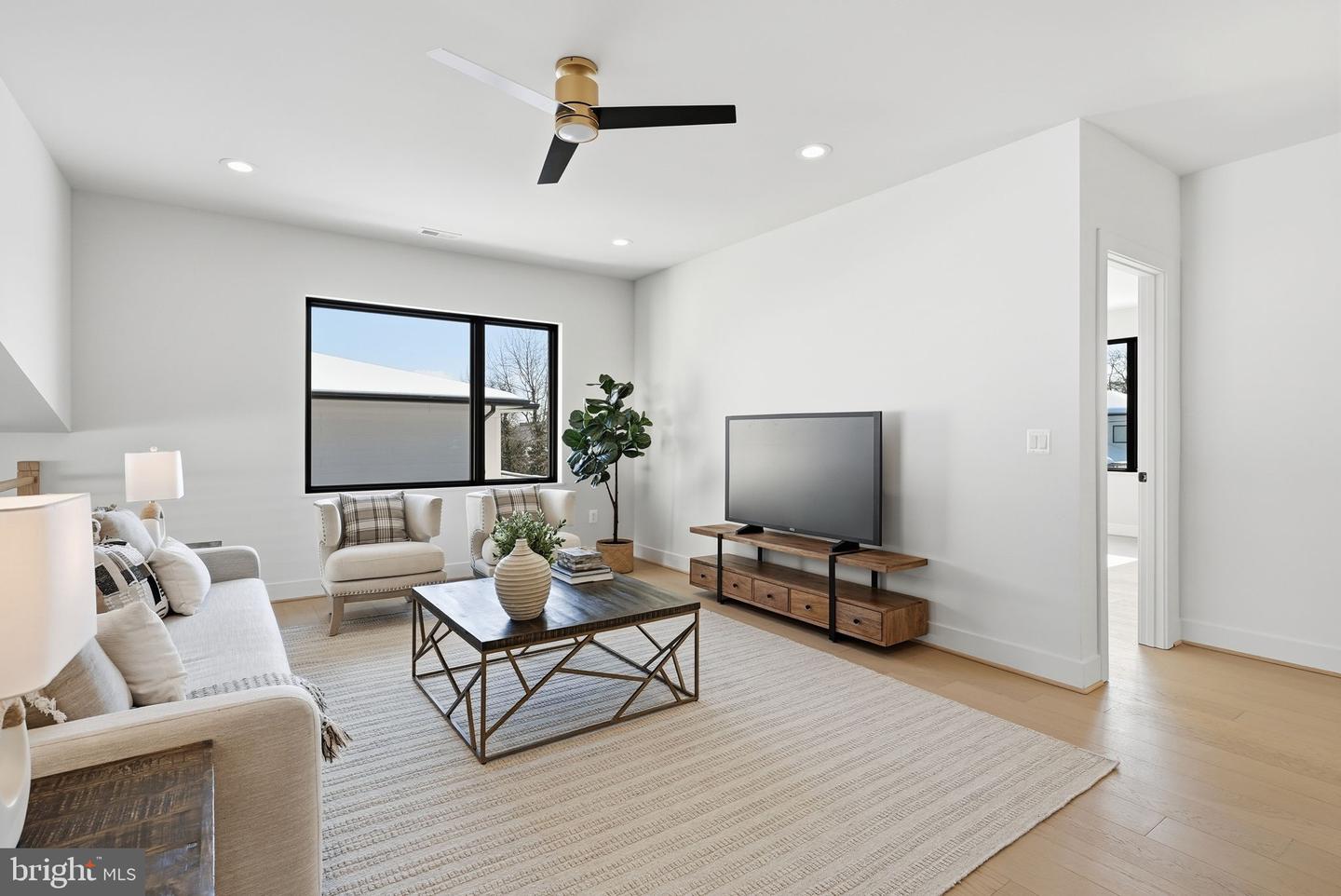 6816 DEAN DR, MCLEAN, Virginia 22101, 7 Bedrooms Bedrooms, ,6 BathroomsBathrooms,Residential,For sale,6816 DEAN DR,VAFX2288074 MLS # VAFX2288074