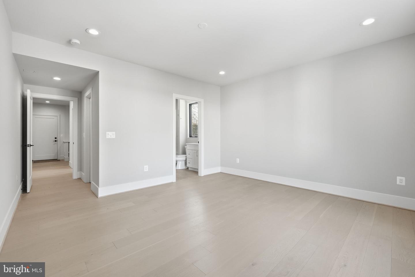 6816 DEAN DR, MCLEAN, Virginia 22101, 7 Bedrooms Bedrooms, ,6 BathroomsBathrooms,Residential,For sale,6816 DEAN DR,VAFX2288074 MLS # VAFX2288074