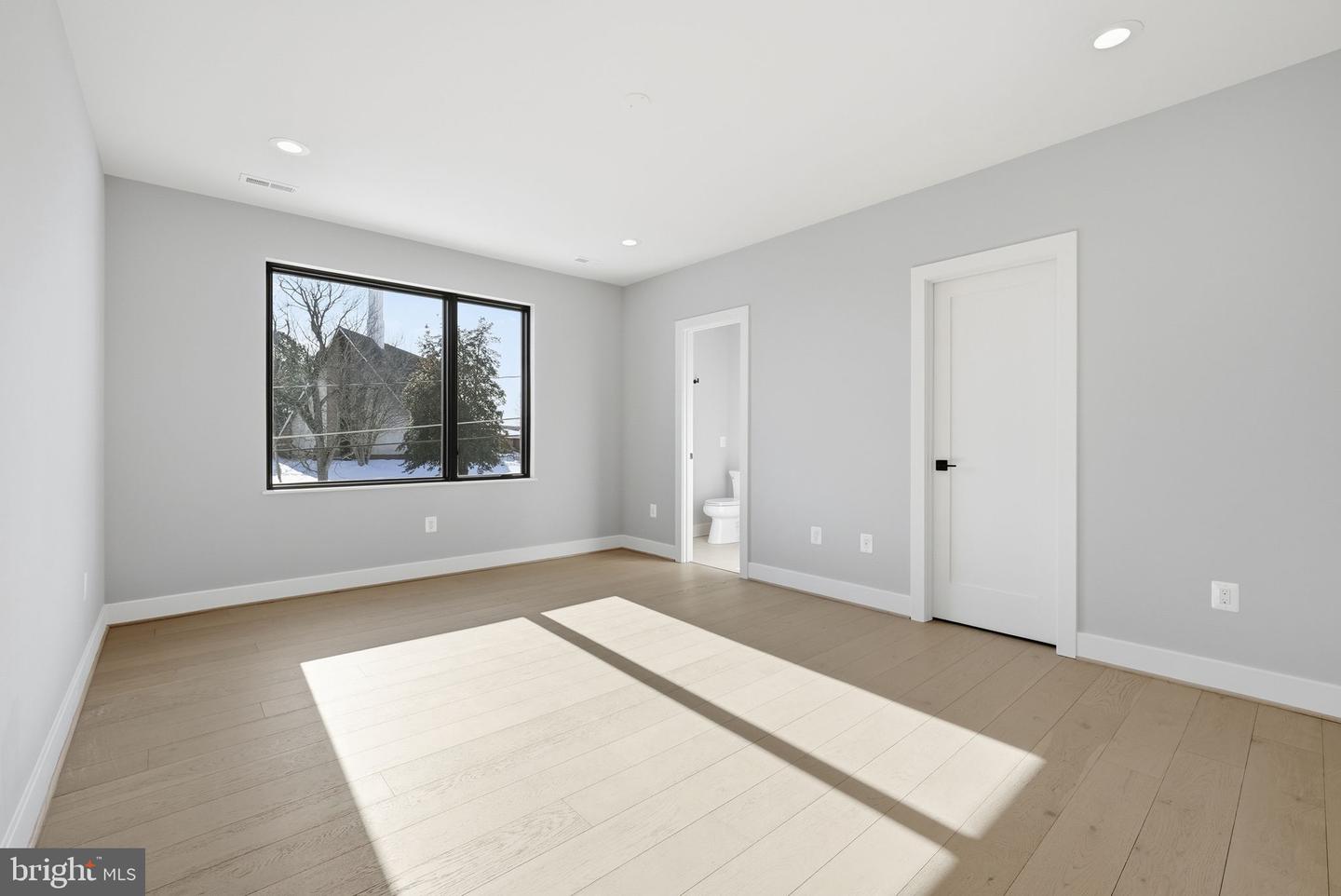 6816 DEAN DR, MCLEAN, Virginia 22101, 7 Bedrooms Bedrooms, ,6 BathroomsBathrooms,Residential,For sale,6816 DEAN DR,VAFX2288074 MLS # VAFX2288074