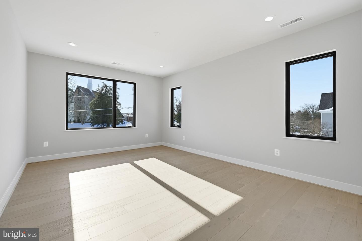 6816 DEAN DR, MCLEAN, Virginia 22101, 7 Bedrooms Bedrooms, ,6 BathroomsBathrooms,Residential,For sale,6816 DEAN DR,VAFX2288074 MLS # VAFX2288074