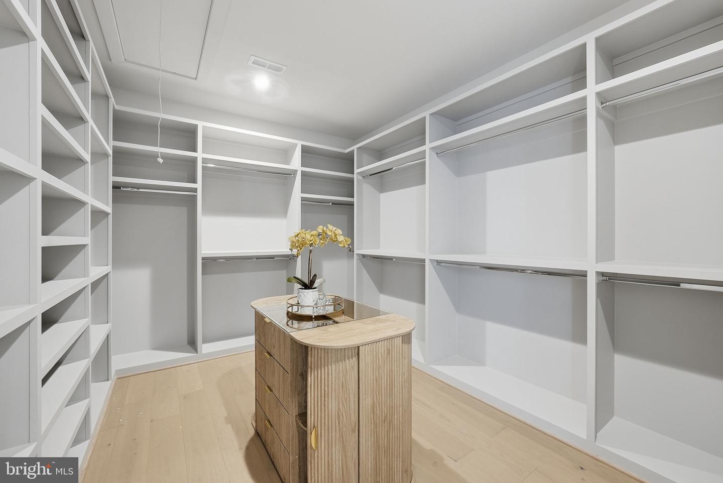 6816 DEAN DR, MCLEAN, Virginia 22101, 7 Bedrooms Bedrooms, ,6 BathroomsBathrooms,Residential,For sale,6816 DEAN DR,VAFX2288074 MLS # VAFX2288074