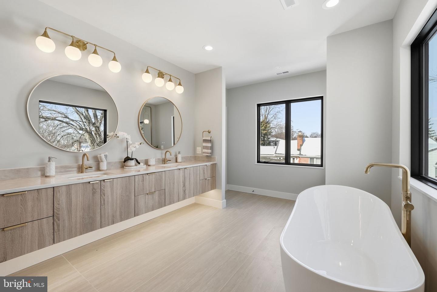 6816 DEAN DR, MCLEAN, Virginia 22101, 7 Bedrooms Bedrooms, ,6 BathroomsBathrooms,Residential,For sale,6816 DEAN DR,VAFX2288074 MLS # VAFX2288074