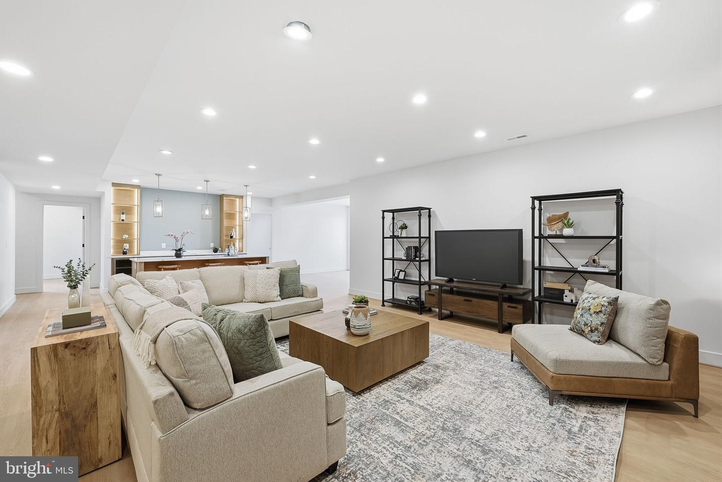 6816 DEAN DR, MCLEAN, Virginia 22101, 7 Bedrooms Bedrooms, ,6 BathroomsBathrooms,Residential,For sale,6816 DEAN DR,VAFX2288074 MLS # VAFX2288074