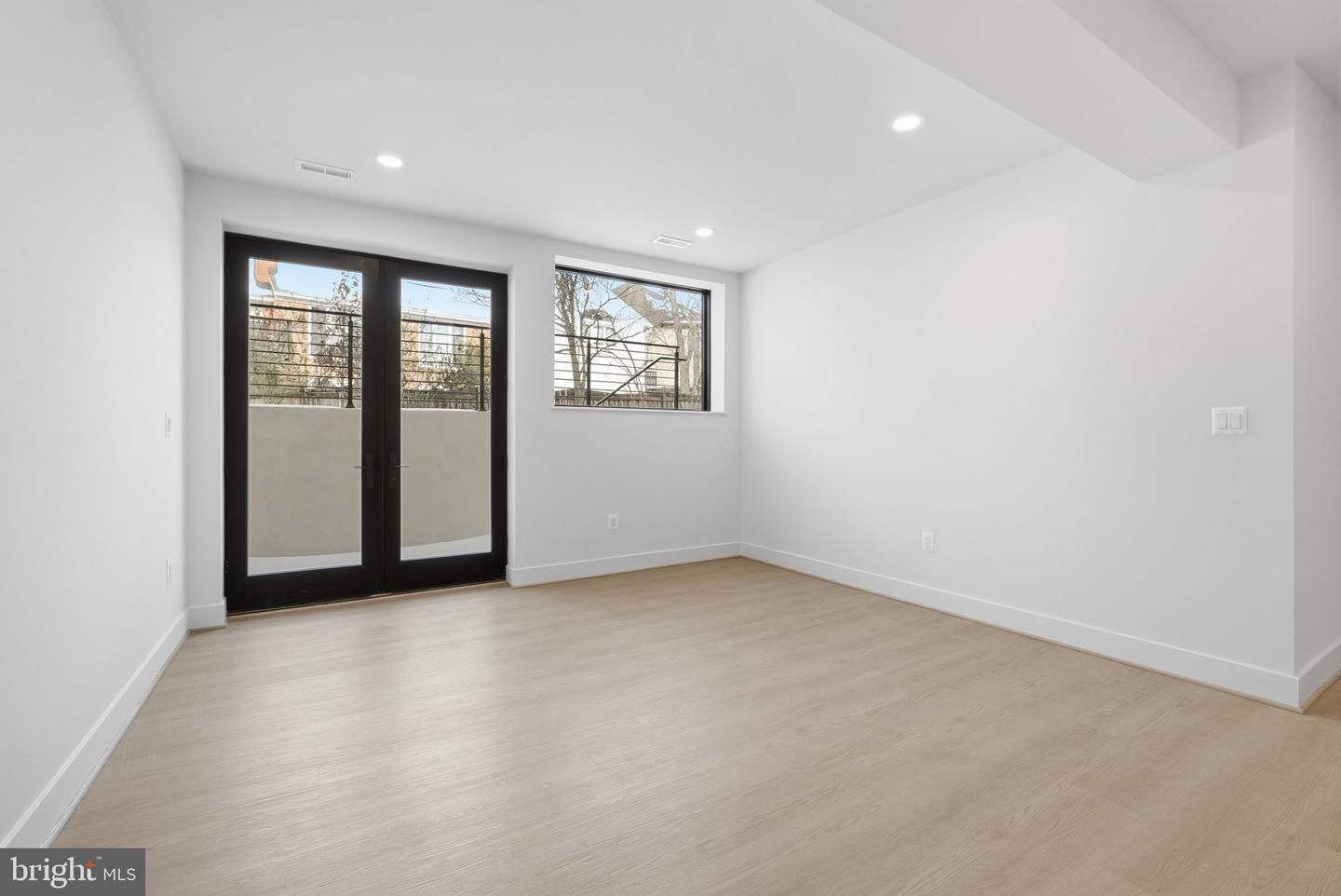 6816 DEAN DR, MCLEAN, Virginia 22101, 7 Bedrooms Bedrooms, ,6 BathroomsBathrooms,Residential,For sale,6816 DEAN DR,VAFX2288074 MLS # VAFX2288074