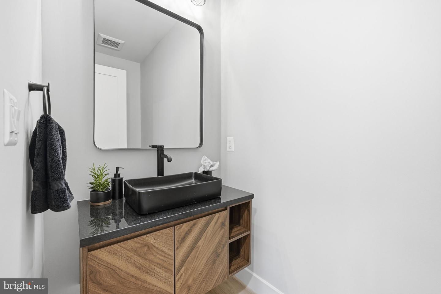 6816 DEAN DR, MCLEAN, Virginia 22101, 7 Bedrooms Bedrooms, ,6 BathroomsBathrooms,Residential,For sale,6816 DEAN DR,VAFX2288074 MLS # VAFX2288074