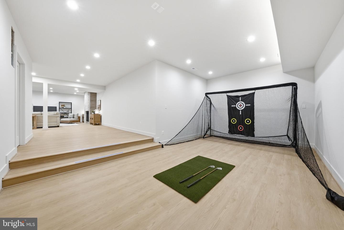 6816 DEAN DR, MCLEAN, Virginia 22101, 7 Bedrooms Bedrooms, ,6 BathroomsBathrooms,Residential,For sale,6816 DEAN DR,VAFX2288074 MLS # VAFX2288074