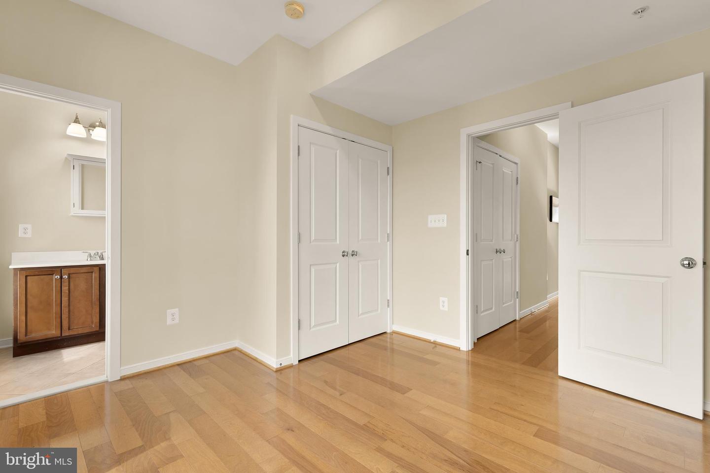 907 3RD PL SE, WASHINGTON, District Of Columbia 20003, 4 Bedrooms Bedrooms, ,4 BathroomsBathrooms,Residential,For sale,907 3RD PL SE,DCDC2242302 MLS # DCDC2242302 907 3RD PL SE, WASHINGTON, District Of Columbia 20003, 4 Bedrooms Bedrooms, ,4 BathroomsBathrooms,Residential,For sale,907 3RD PL SE,DCDC2242302 MLS # DCDC2242302