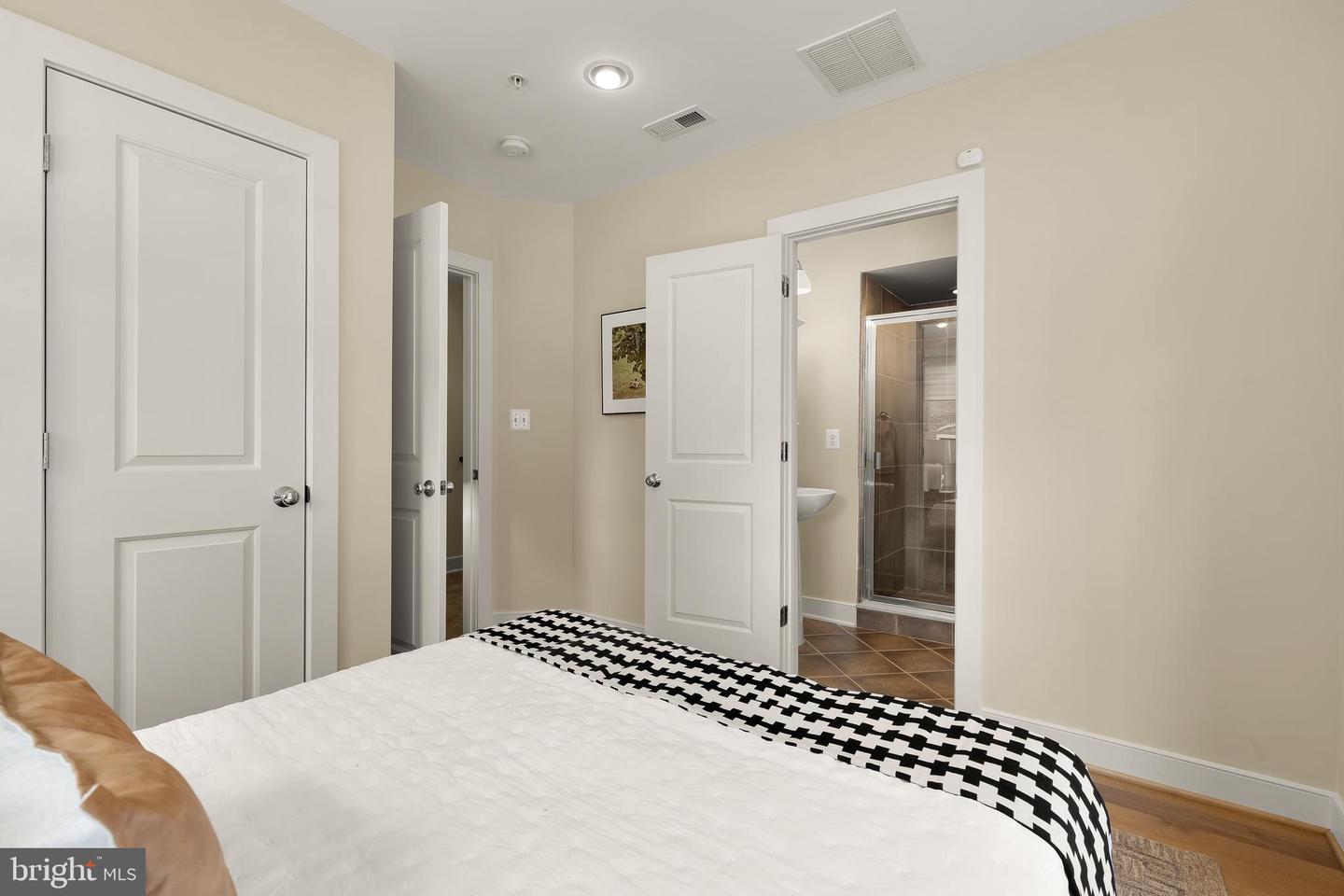 907 3RD PL SE, WASHINGTON, District Of Columbia 20003, 4 Bedrooms Bedrooms, ,4 BathroomsBathrooms,Residential,For sale,907 3RD PL SE,DCDC2242302 MLS # DCDC2242302 907 3RD PL SE, WASHINGTON, District Of Columbia 20003, 4 Bedrooms Bedrooms, ,4 BathroomsBathrooms,Residential,For sale,907 3RD PL SE,DCDC2242302 MLS # DCDC2242302