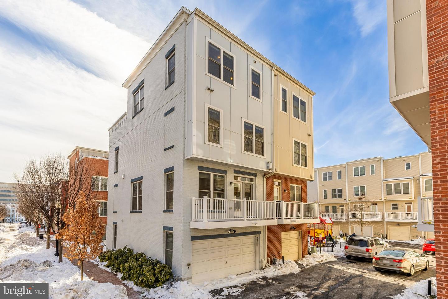 907 3RD PL SE, WASHINGTON, District Of Columbia 20003, 4 Bedrooms Bedrooms, ,4 BathroomsBathrooms,Residential,For sale,907 3RD PL SE,DCDC2242302 MLS # DCDC2242302 907 3RD PL SE, WASHINGTON, District Of Columbia 20003, 4 Bedrooms Bedrooms, ,4 BathroomsBathrooms,Residential,For sale,907 3RD PL SE,DCDC2242302 MLS # DCDC2242302