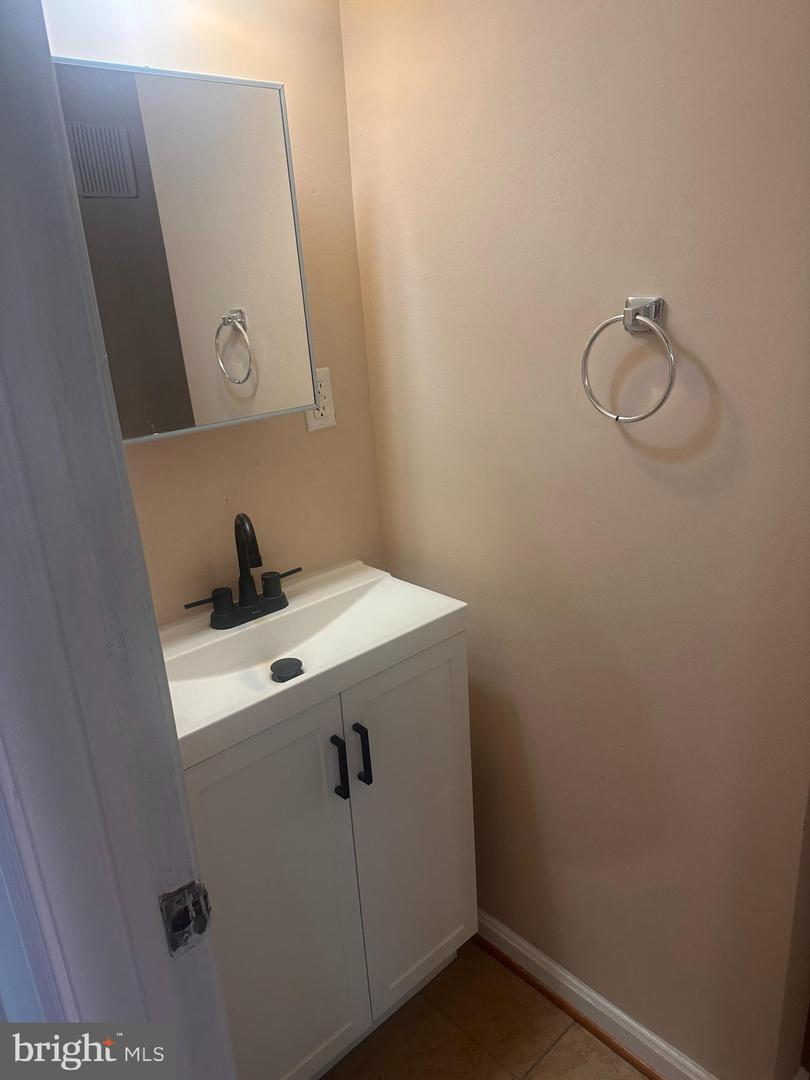 5936 SPRUCE RUN CT, CENTREVILLE, Virginia 20121, 4 Bedrooms Bedrooms, ,3 BathroomsBathrooms,Residential,For sale,5936 SPRUCE RUN CT,VAFX2286990 MLS # VAFX2286990