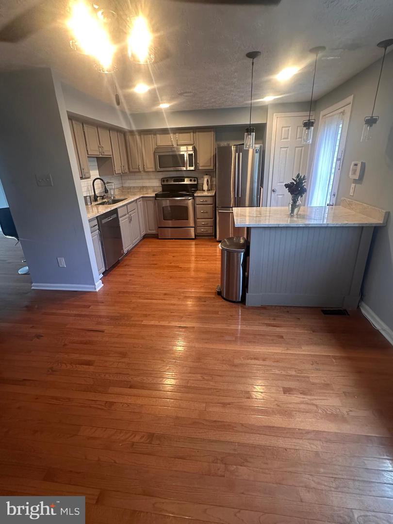 5936 SPRUCE RUN CT, CENTREVILLE, Virginia 20121, 4 Bedrooms Bedrooms, ,3 BathroomsBathrooms,Residential,For sale,5936 SPRUCE RUN CT,VAFX2286990 MLS # VAFX2286990