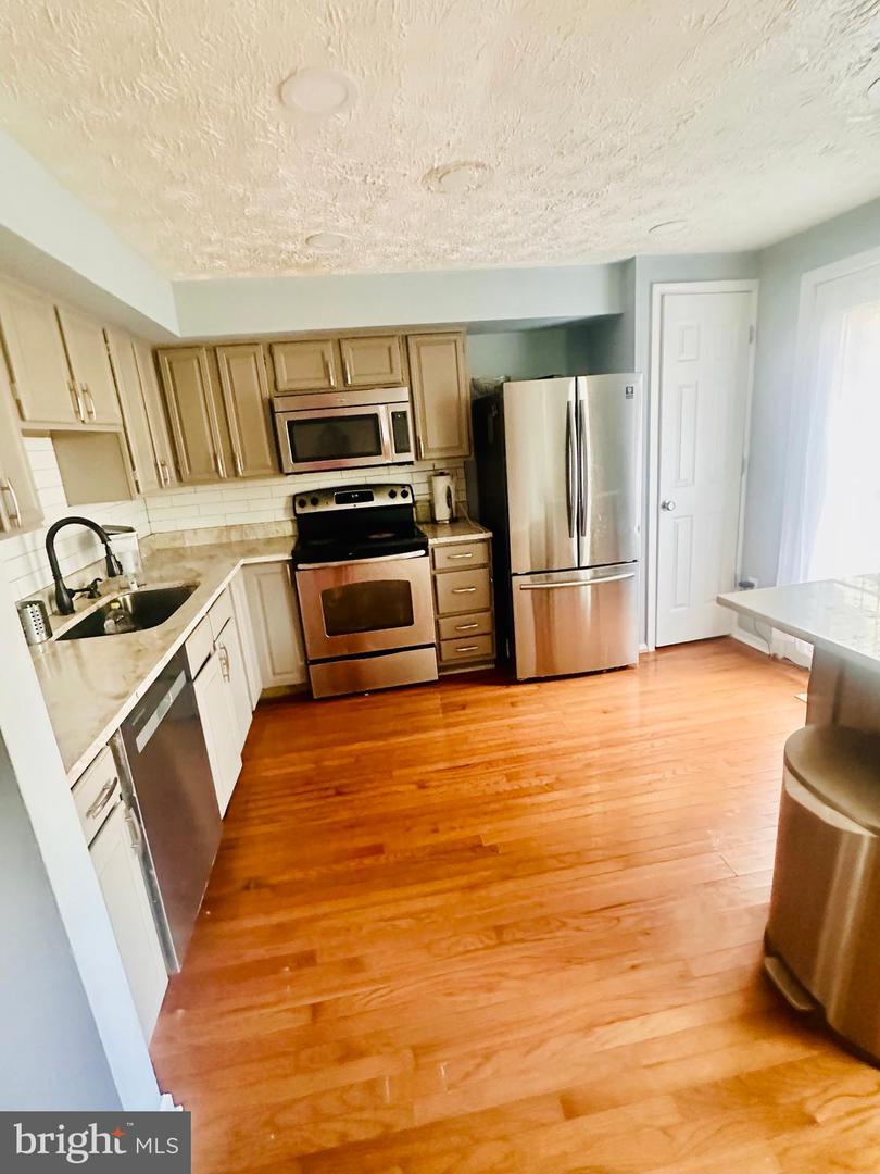 5936 SPRUCE RUN CT, CENTREVILLE, Virginia 20121, 4 Bedrooms Bedrooms, ,3 BathroomsBathrooms,Residential,For sale,5936 SPRUCE RUN CT,VAFX2286990 MLS # VAFX2286990