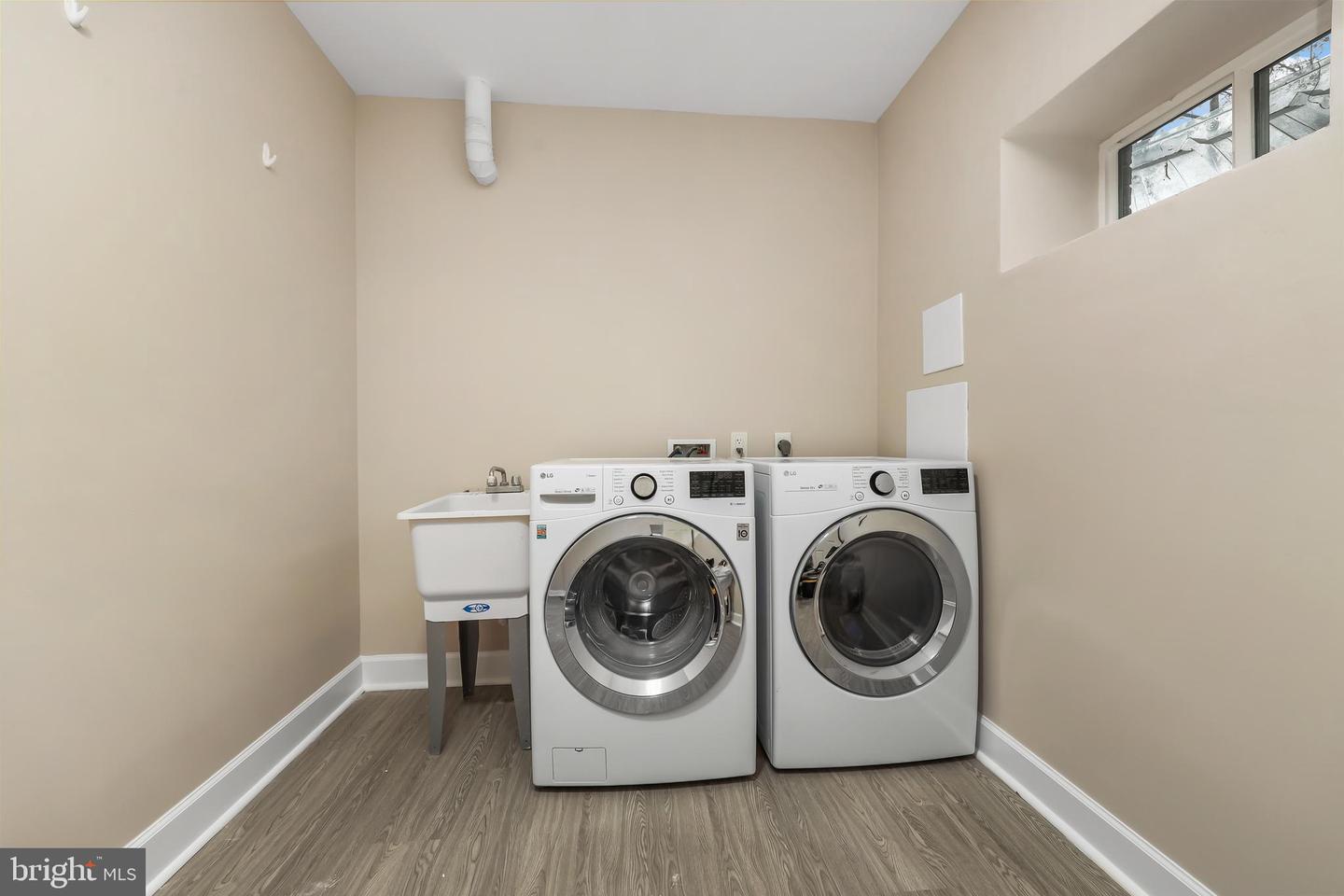 1001 WOODS PL, ALEXANDRIA, Virginia 22302, 5 Bedrooms Bedrooms, ,3 BathroomsBathrooms,Residential,For sale,1001 WOODS PL,VAAX2053460 MLS # VAAX2053460