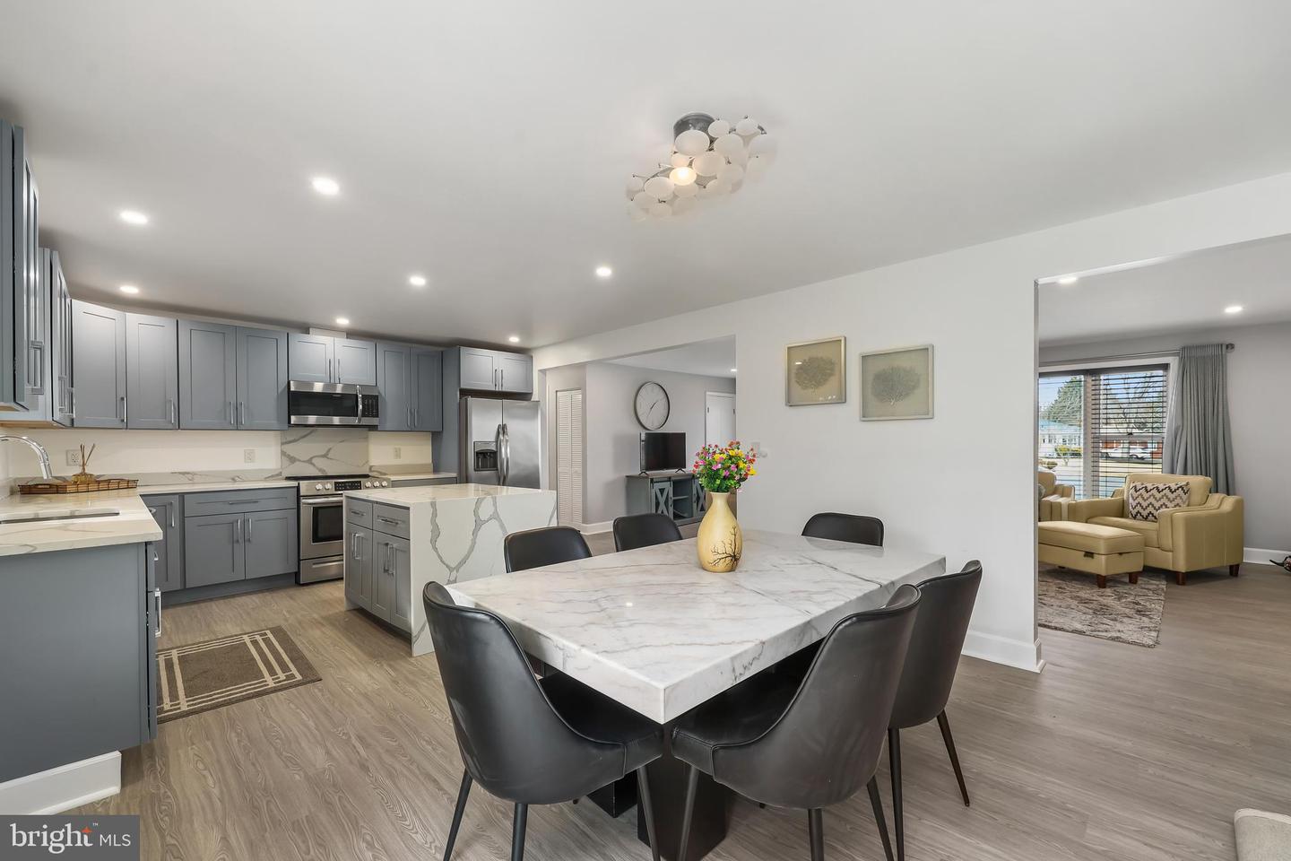 1001 WOODS PL, ALEXANDRIA, Virginia 22302, 5 Bedrooms Bedrooms, ,3 BathroomsBathrooms,Residential,For sale,1001 WOODS PL,VAAX2053460 MLS # VAAX2053460