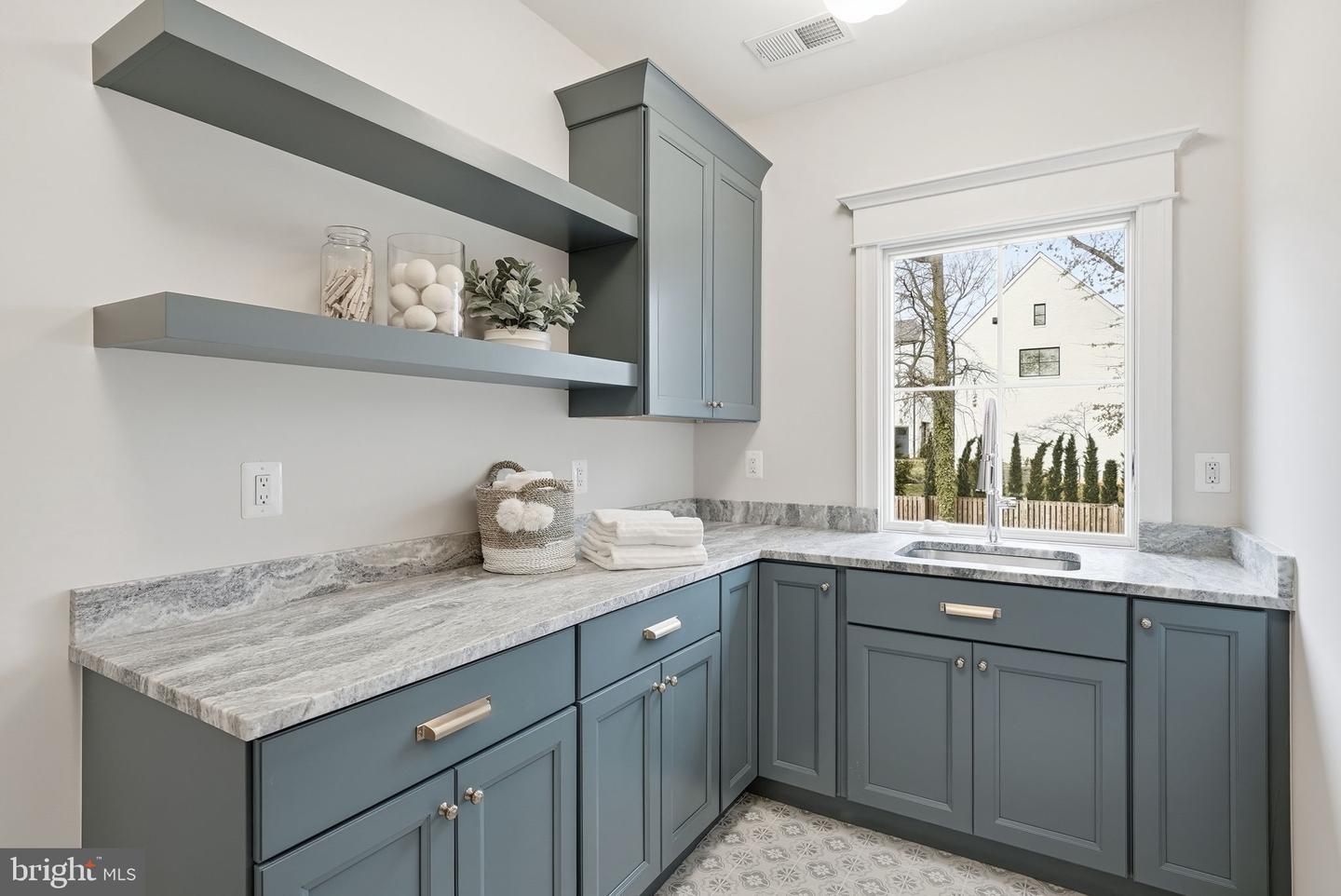 508 NELSON DR NE, VIENNA, Virginia 22180, 6 Bedrooms Bedrooms, ,6 BathroomsBathrooms,Residential,For sale,508 NELSON DR NE,VAFX2288092 MLS # VAFX2288092