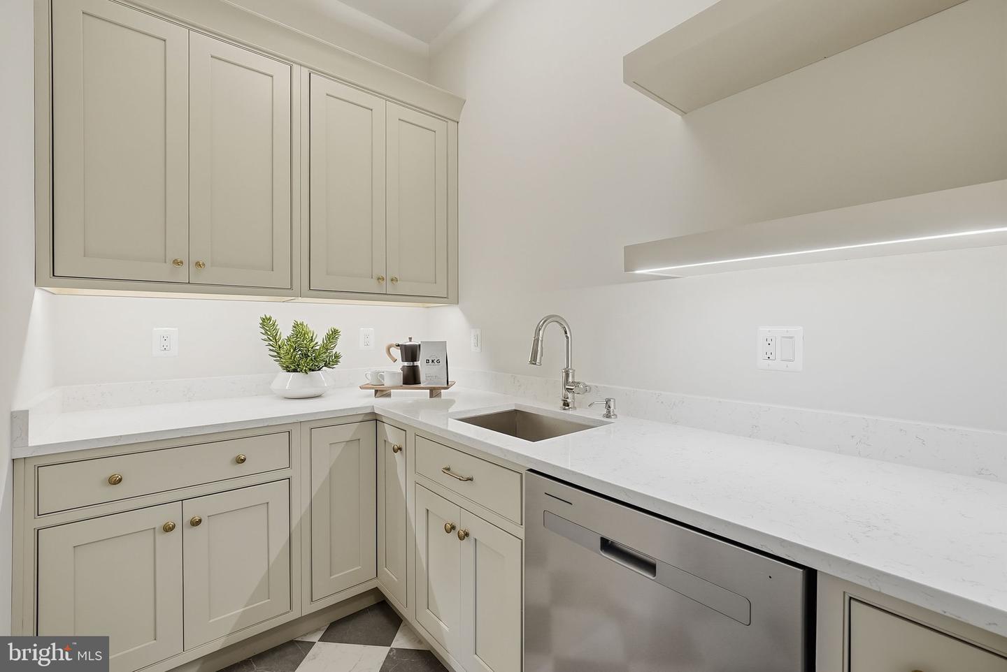 508 NELSON DR NE, VIENNA, Virginia 22180, 6 Bedrooms Bedrooms, ,6 BathroomsBathrooms,Residential,For sale,508 NELSON DR NE,VAFX2288092 MLS # VAFX2288092