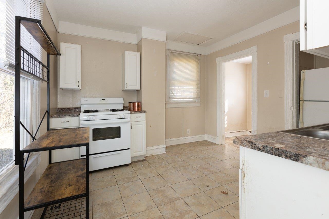 317 W 12TH ST, WAYNESBORO, Virginia 22980, ,Residential,317 W 12TH ST,672934 MLS # 672934