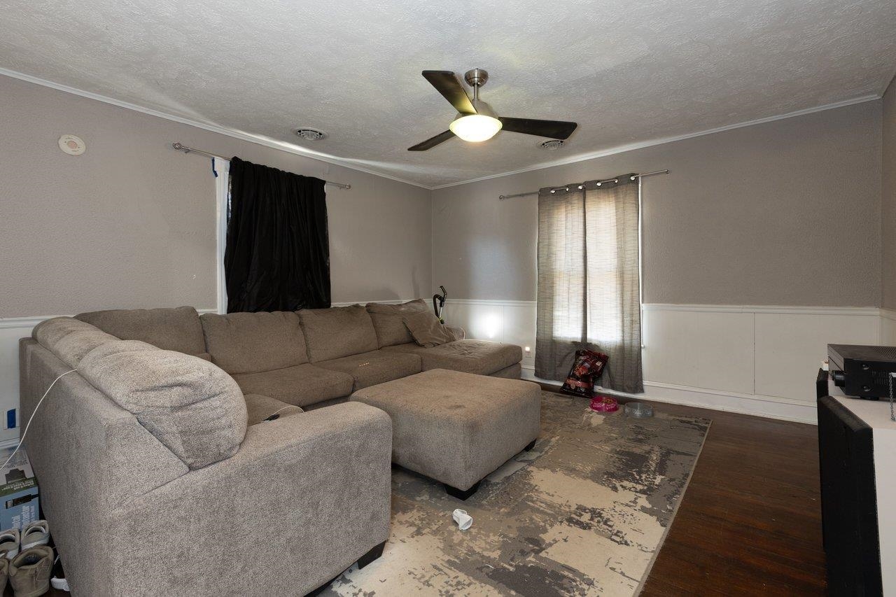 317 W 12TH ST, WAYNESBORO, Virginia 22980, ,Residential,317 W 12TH ST,672934 MLS # 672934