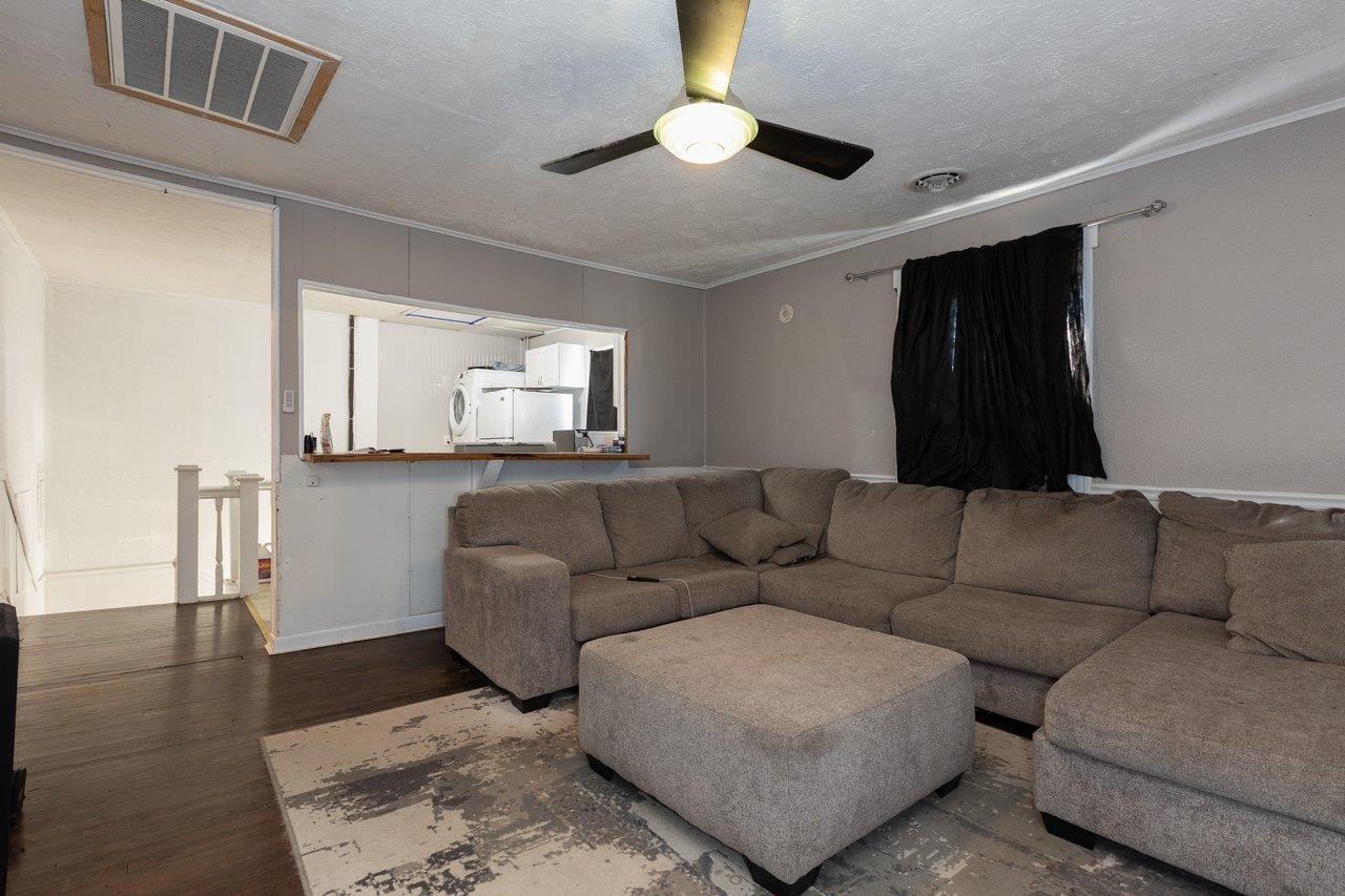 317 W 12TH ST, WAYNESBORO, Virginia 22980, ,Residential,317 W 12TH ST,672934 MLS # 672934