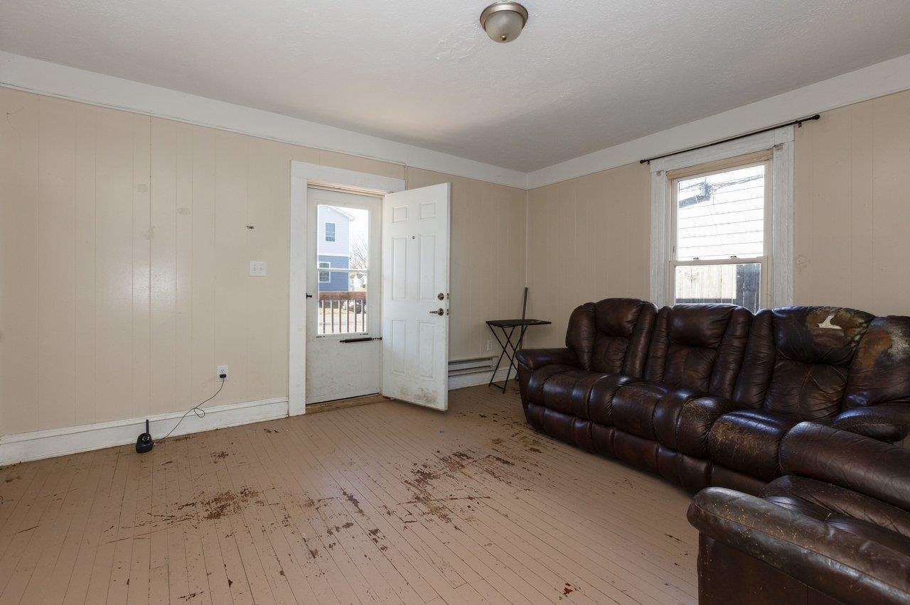 317 W 12TH ST, WAYNESBORO, Virginia 22980, ,Residential,317 W 12TH ST,672934 MLS # 672934