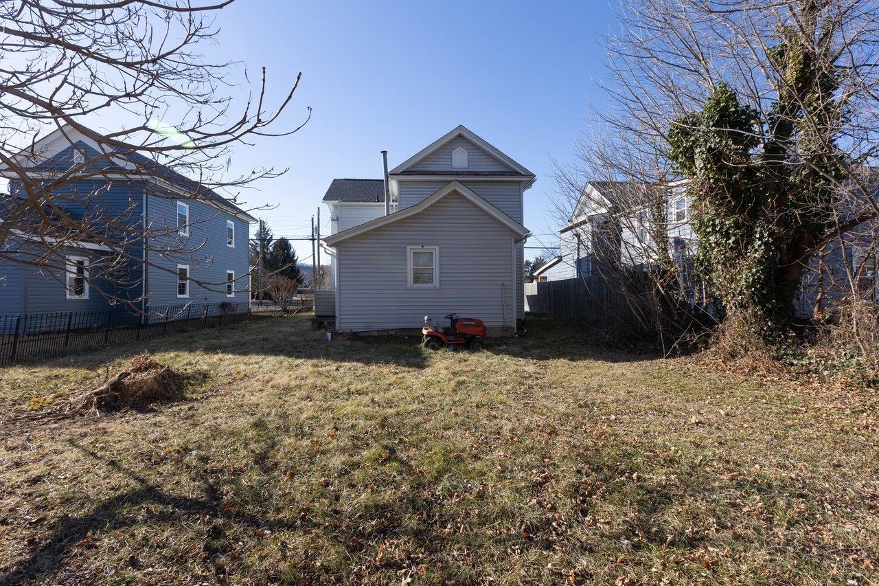 317 W 12TH ST, WAYNESBORO, Virginia 22980, ,Residential,317 W 12TH ST,672934 MLS # 672934