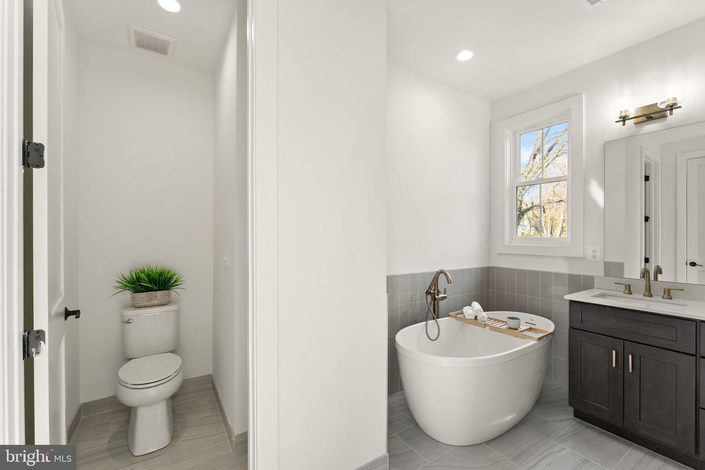 10634 POCKET PL, FAIRFAX, Virginia 22030, 3 Bedrooms Bedrooms, ,3 BathroomsBathrooms,Residential,For sale,10634 POCKET PL,VAFC2005614 MLS # VAFC2005614