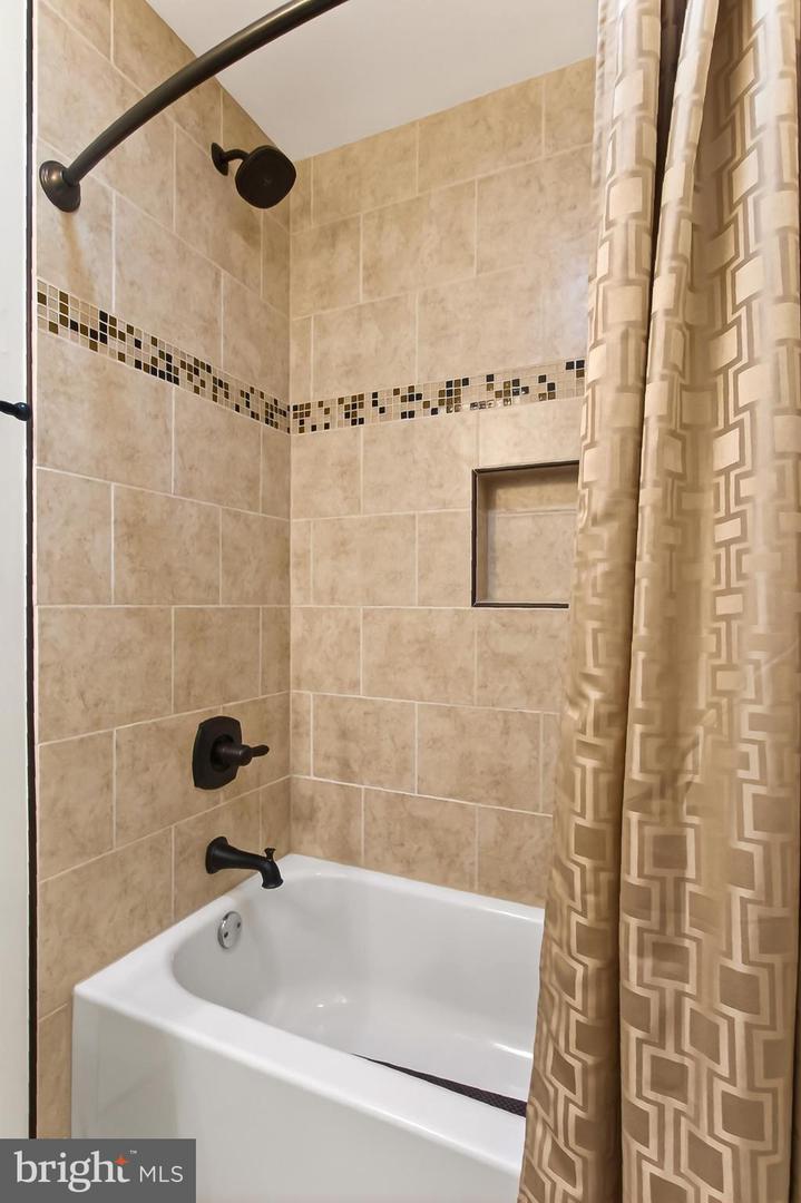 8324 LILAC LN, ALEXANDRIA, Virginia 22308, 5 Bedrooms Bedrooms, ,3 BathroomsBathrooms,Residential,For sale,8324 LILAC LN,VAFX2275742 MLS # VAFX2275742