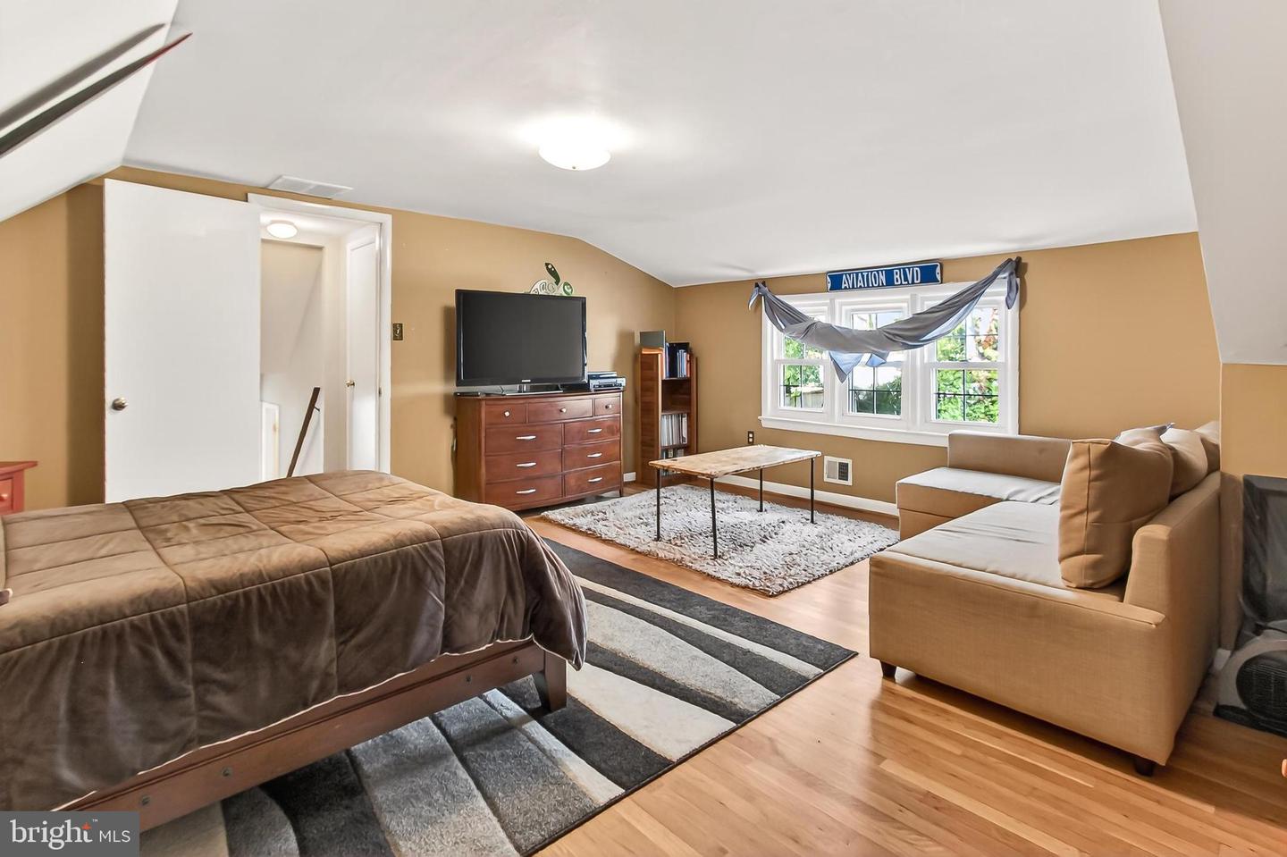 8324 LILAC LN, ALEXANDRIA, Virginia 22308, 5 Bedrooms Bedrooms, ,3 BathroomsBathrooms,Residential,For sale,8324 LILAC LN,VAFX2275742 MLS # VAFX2275742