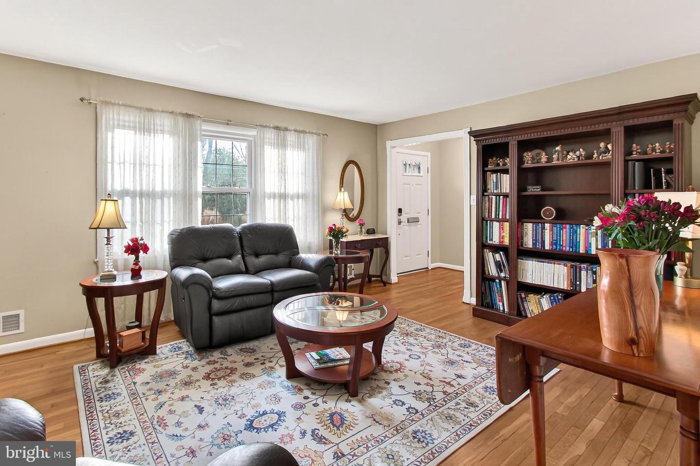 8324 LILAC LN, ALEXANDRIA, Virginia 22308, 5 Bedrooms Bedrooms, ,3 BathroomsBathrooms,Residential,For sale,8324 LILAC LN,VAFX2275742 MLS # VAFX2275742