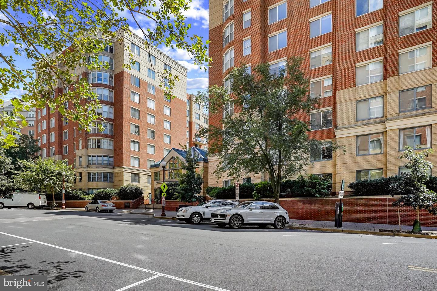 3835 9TH ST N #201E, ARLINGTON, Virginia 22203, 3 Bedrooms Bedrooms, ,2 BathroomsBathrooms,Residential,For sale,3835 9TH ST N #201E,VAAR2066360 MLS # VAAR2066360 3835 9TH ST N #201E, ARLINGTON, Virginia 22203, 3 Bedrooms Bedrooms, ,2 BathroomsBathrooms,Residential,For sale,3835 9TH ST N #201E,VAAR2066360 MLS # VAAR2066360