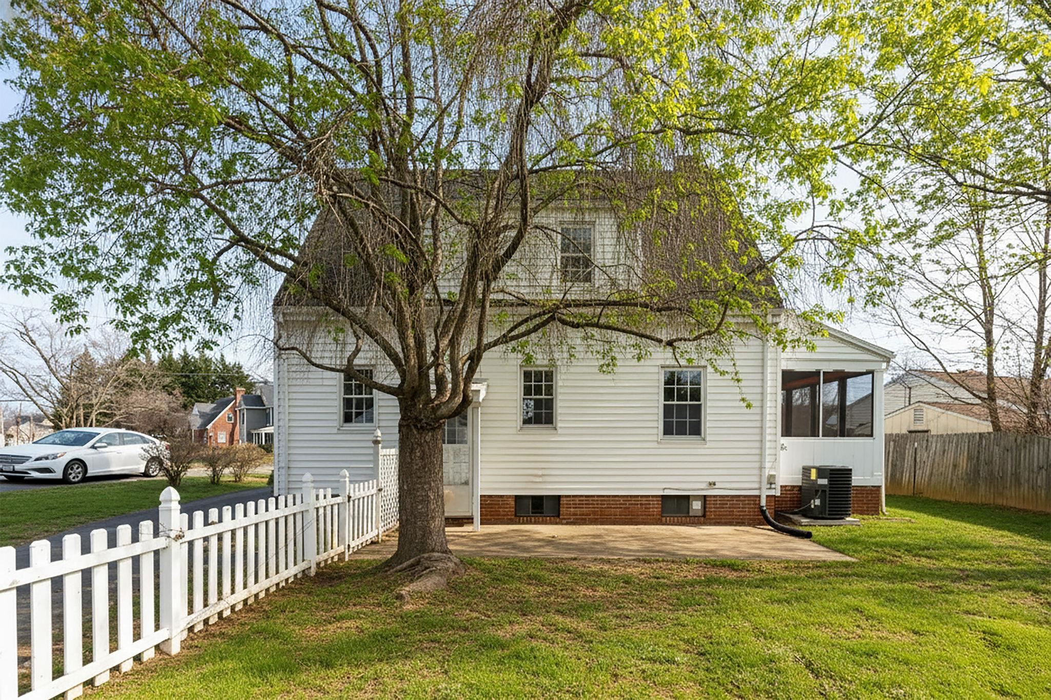 315 DUPONT CIR, WAYNESBORO, Virginia 22980, 3 Bedrooms Bedrooms, ,1 BathroomBathrooms,Residential,315 DUPONT CIR,672420 MLS # 672420