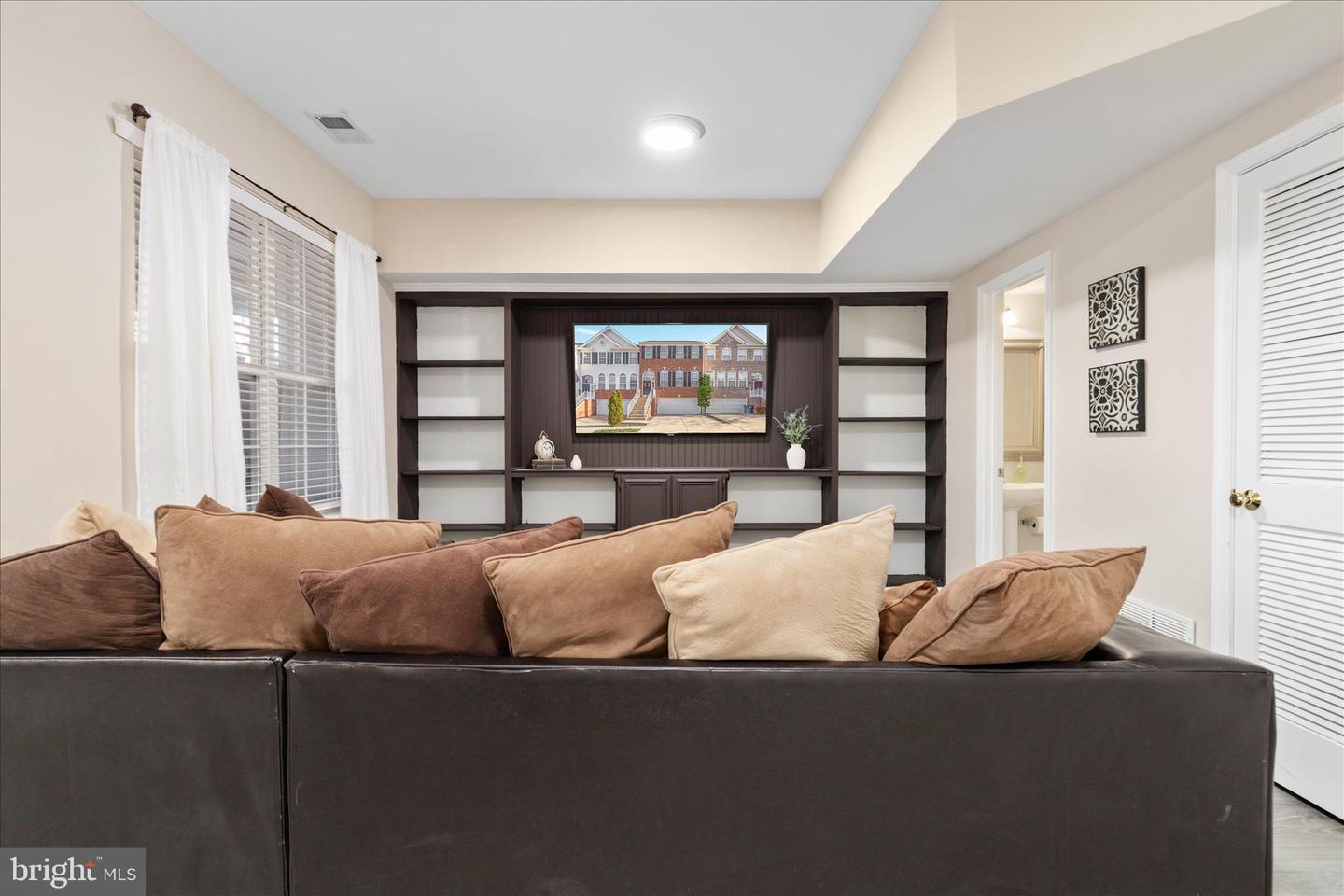 21314 LORD NELSON TER, ASHBURN, Virginia 20147, 3 Bedrooms Bedrooms, ,2 BathroomsBathrooms,Residential,For sale,21314 LORD NELSON TER,VALO2111742 MLS # VALO2111742