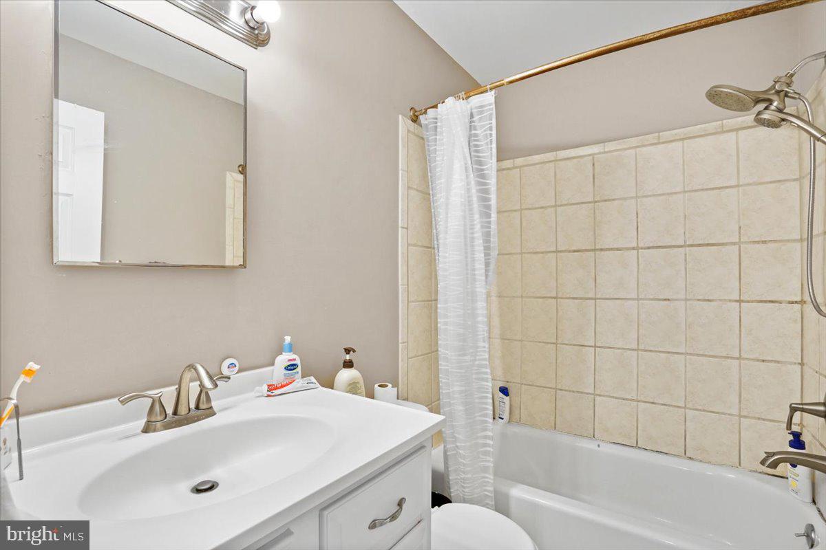 14429 COOL OAK LN, CENTREVILLE, Virginia 20121, 3 Bedrooms Bedrooms, ,2 BathroomsBathrooms,Residential,For sale,14429 COOL OAK LN,VAFX2285294 MLS # VAFX2285294