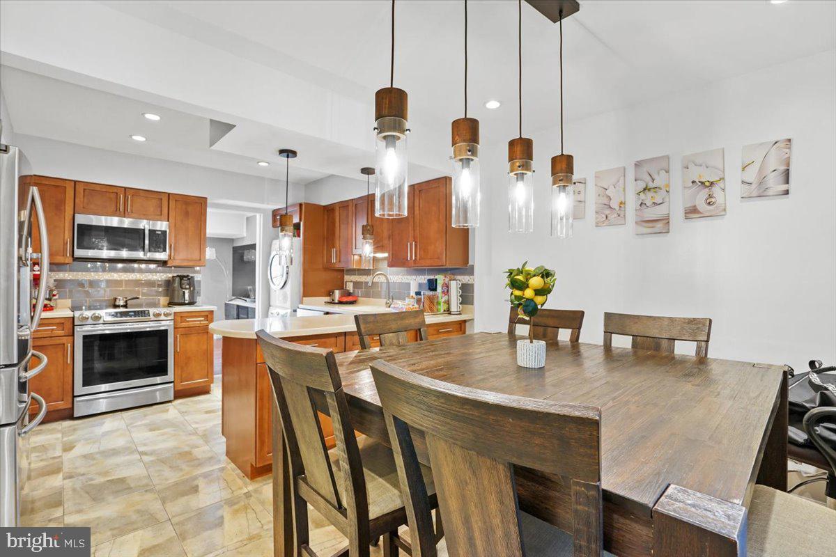 14429 COOL OAK LN, CENTREVILLE, Virginia 20121, 3 Bedrooms Bedrooms, ,2 BathroomsBathrooms,Residential,For sale,14429 COOL OAK LN,VAFX2285294 MLS # VAFX2285294