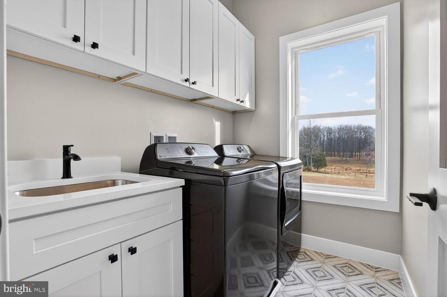 29 ROCK ISLAND RIDGE, LAKE ANNA, MINERAL, Virginia 23117, 6 Bedrooms Bedrooms, ,4 BathroomsBathrooms,Residential,For sale,29 ROCK ISLAND RIDGE, LAKE ANNA,VALA2009138 MLS # VALA2009138