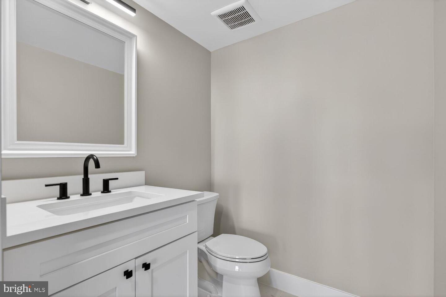 29 ROCK ISLAND RIDGE, LAKE ANNA, MINERAL, Virginia 23117, 6 Bedrooms Bedrooms, ,4 BathroomsBathrooms,Residential,For sale,29 ROCK ISLAND RIDGE, LAKE ANNA,VALA2009138 MLS # VALA2009138