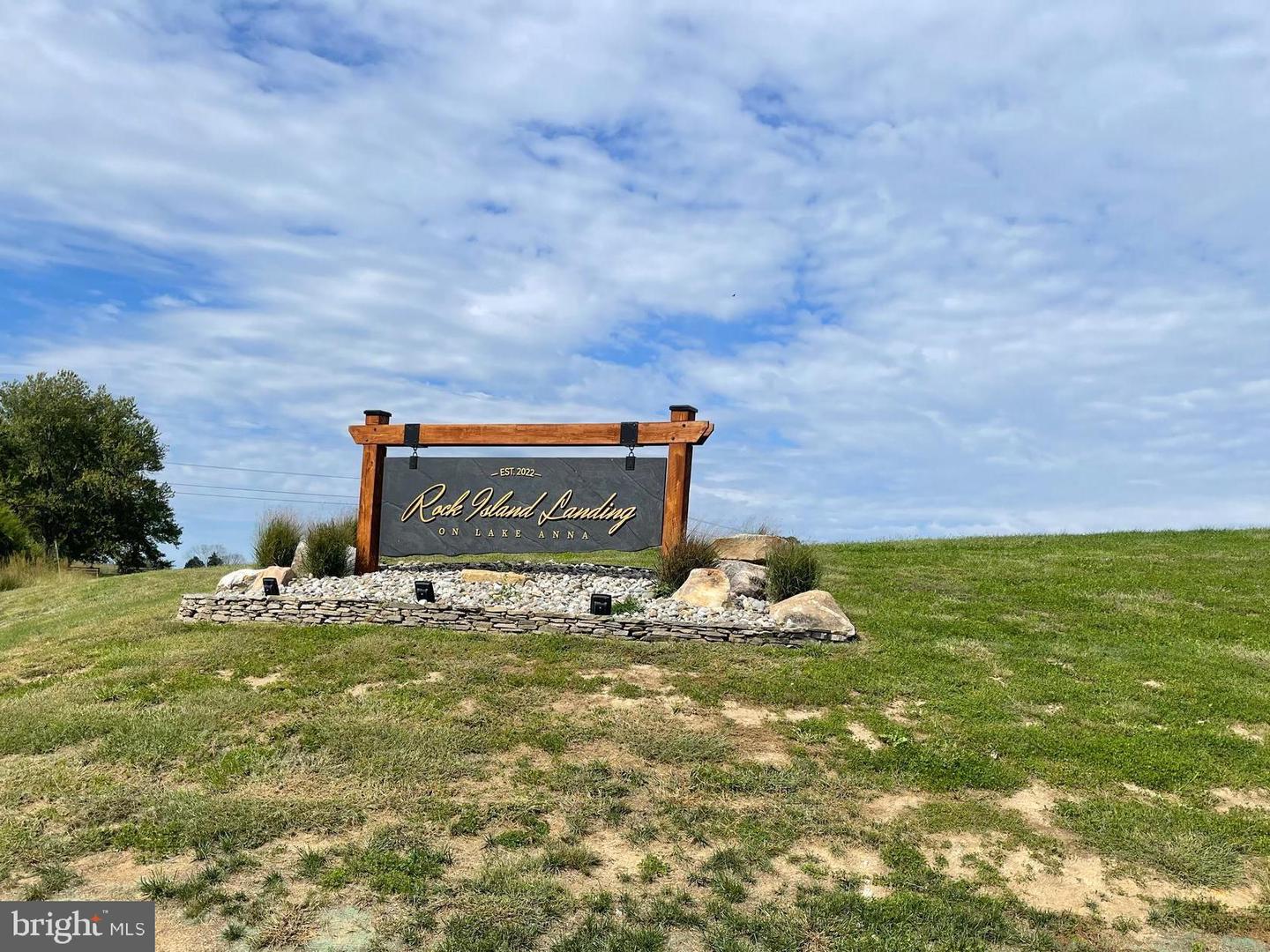 29 ROCK ISLAND RIDGE, LAKE ANNA, MINERAL, Virginia 23117, 6 Bedrooms Bedrooms, ,4 BathroomsBathrooms,Residential,For sale,29 ROCK ISLAND RIDGE, LAKE ANNA,VALA2009138 MLS # VALA2009138