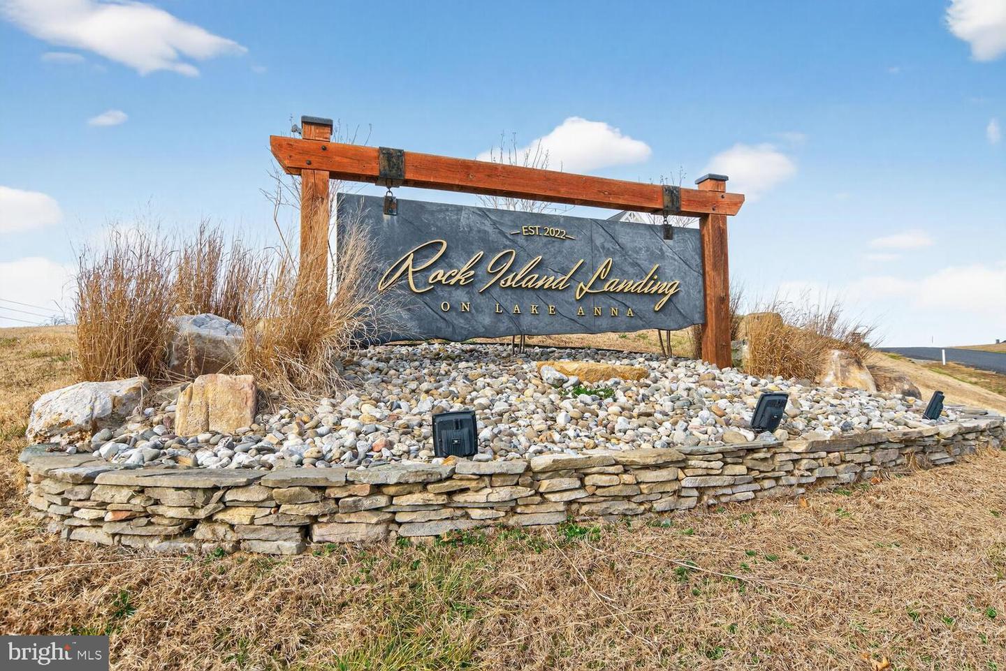 29 ROCK ISLAND RIDGE, LAKE ANNA, MINERAL, Virginia 23117, 6 Bedrooms Bedrooms, ,4 BathroomsBathrooms,Residential,For sale,29 ROCK ISLAND RIDGE, LAKE ANNA,VALA2009138 MLS # VALA2009138
