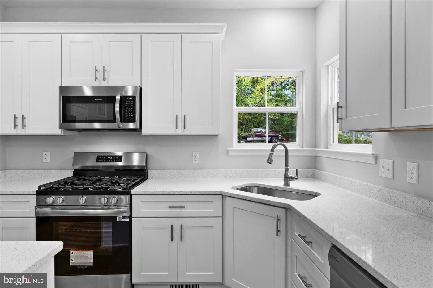 401 BIRDIE RD, LOCUST GROVE, Virginia 22508, 5 Bedrooms Bedrooms, 17 Rooms Rooms,2 BathroomsBathrooms,Residential,For sale,401 BIRDIE RD,VAOR2013120 MLS # VAOR2013120