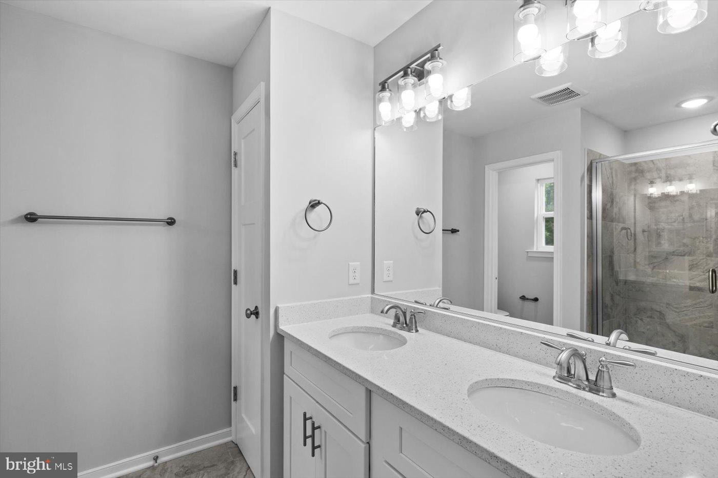 401 BIRDIE RD, LOCUST GROVE, Virginia 22508, 5 Bedrooms Bedrooms, 17 Rooms Rooms,2 BathroomsBathrooms,Residential,For sale,401 BIRDIE RD,VAOR2013120 MLS # VAOR2013120