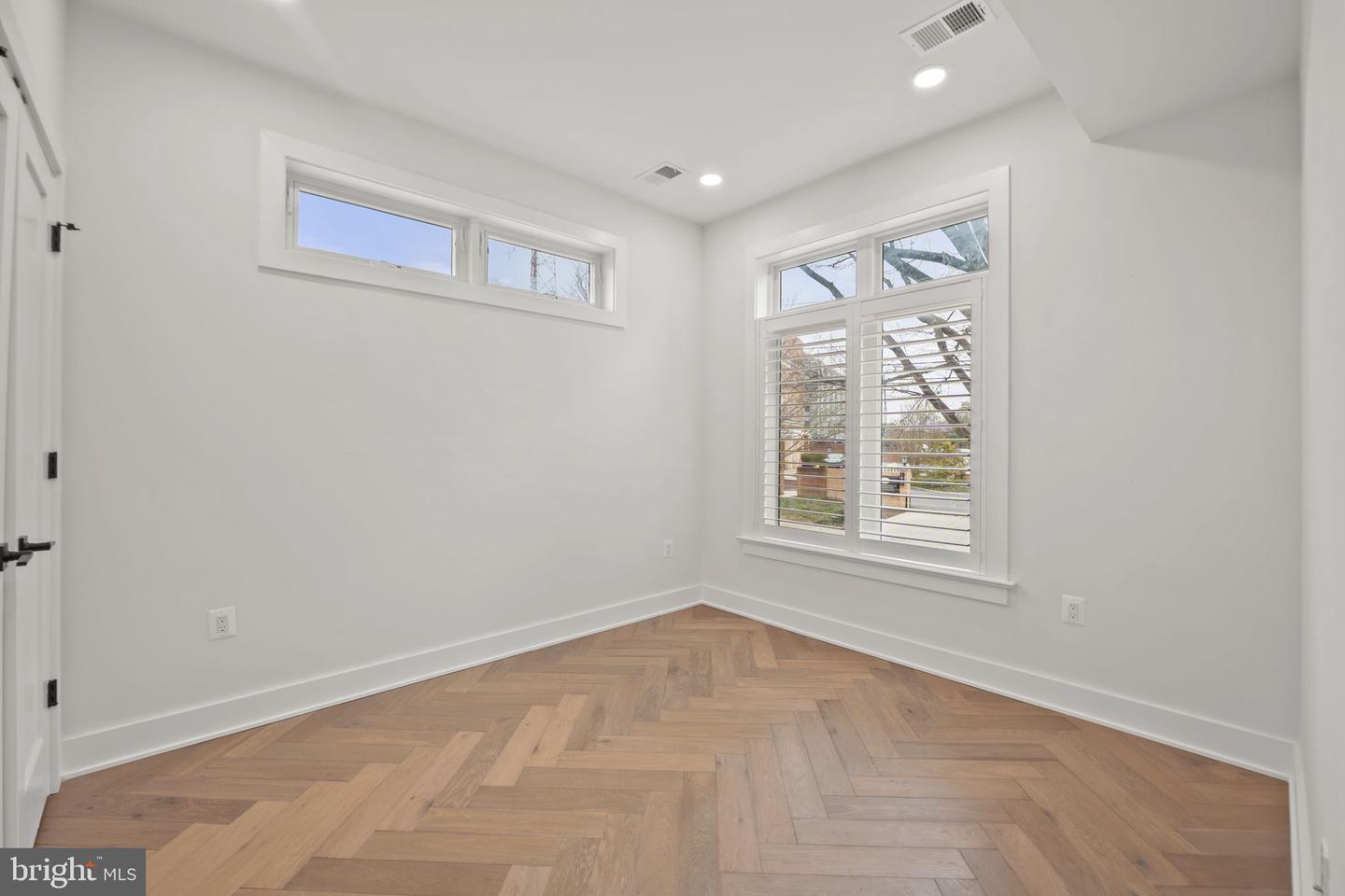 4315 HARRISON ST NW #5, WASHINGTON, District Of Columbia 20015, 1 Bedroom Bedrooms, ,1 BathroomBathrooms,Residential,For sale,4315 HARRISON ST NW #5,DCDC2243576 MLS # DCDC2243576 4315 HARRISON ST NW #5, WASHINGTON, District Of Columbia 20015, 1 Bedroom Bedrooms, ,1 BathroomBathrooms,Residential,For sale,4315 HARRISON ST NW #5,DCDC2243576 MLS # DCDC2243576